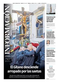 EL GITANO DESCIENDE ARROPADO POR LAS SAETAS